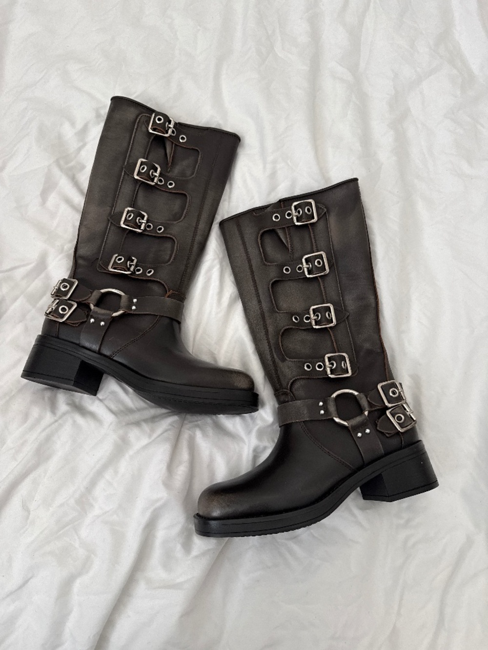 Steve Madden boots Size 7 Details : - color: brown distressed - condition: N